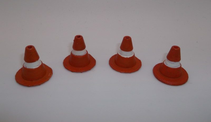 MACC833 - Greenhills Red & White Marker Cones x 4 Carrera & Scalextric Compatible - 1.32 Scale - NEW