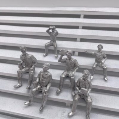 MACC721 - Greenhills Diecast Metal Seated Spectators x 6 for Scalextric Carrera etc 1.32 Scale - NEW