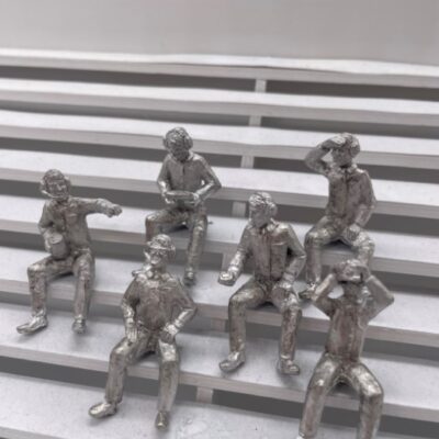 MACC728 - Greenhills Diecast Metal Seated Commentators x 6 for Scalextric Carrera etc 1.32 Scale - NEW