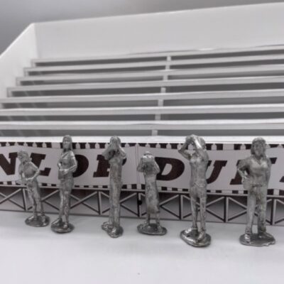 MACC724 - Greenhills Diecast Metal Standing Spectators x 6 for Scalextric Carrera etc 1.32 Scale - NEW