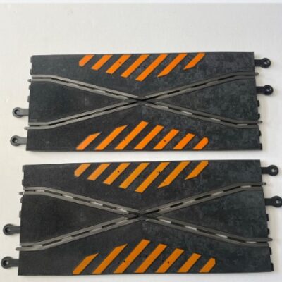 MT65 - Greenhills Scalextric Spain Classic Track Crossover Pair PT82 - Used