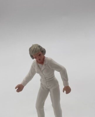 F1129 - Greenhills Track Side Female Mechanic Figure for Scalextric Carrera 1.32 Scale - NEW