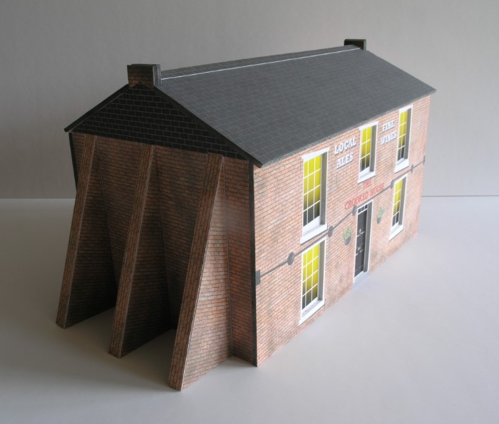 Greenhills The Crooked House Pub Building Model 1:32 Scale - Brand New - MB42 - Image 2