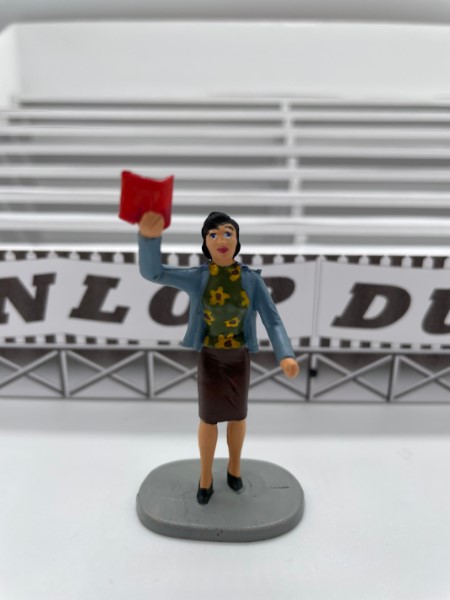 F1047 - Greenhills Scalextric Carrera Female Spectator with Program 1.32 Scale Hand Painted - NEW