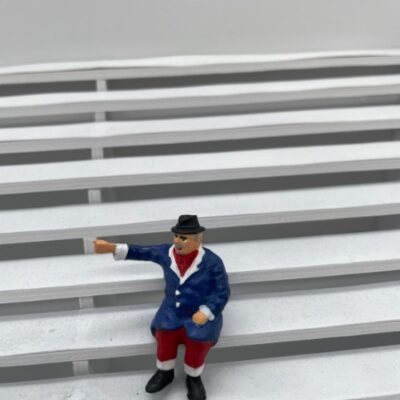 F1070 - Greenhills Scalextric Carrera Seated Male Jubilee Spectator 1.32 Scale Hand Painted - NEW