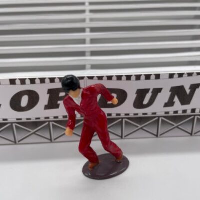 F1088 - Greenhills Scalextric Carrera Track Side Racing Driver Figure 1.32 Scale - NEW