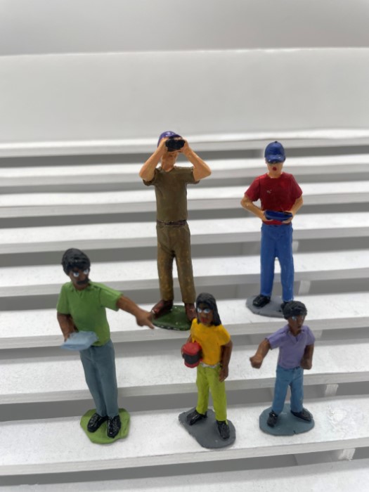 F1107 Greenhills Diecast Metal Painted Spectators x 5 for Scalextric Carrera etc 1.32 Scale - NEW - Image 2