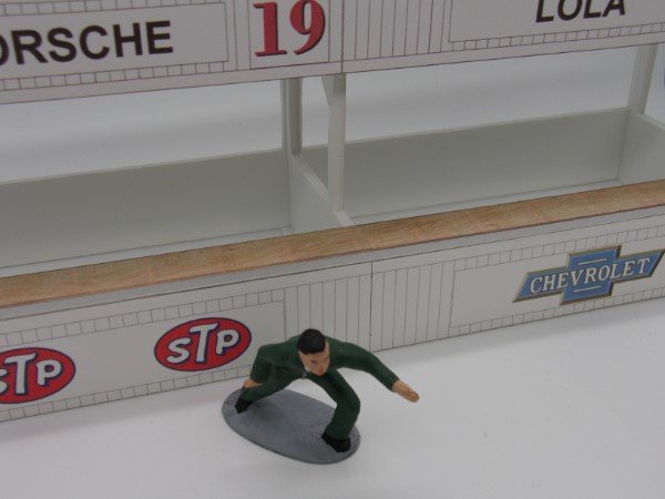 F722 - Greenhills Scalextric Carrera Crouching Mechanic 1.32 Scale - NEW