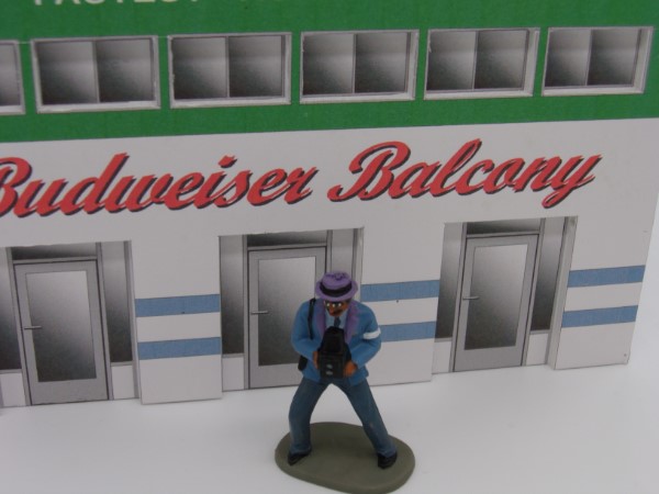 F830 - Greenhills Scalextric Carrera Man with Camera Spectator 1.32 Scale - NEW