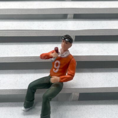 F353 - Greenhills Carrera Trackside Seated Spectator with Air Horn for Scalextric etc 1.32 Scale - NEW