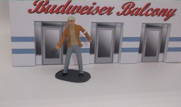 F612 - Greenhills Scalextric Carrera Standing Male Spectator 1.32 Scale - NEW