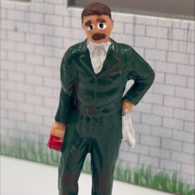 F1141 - Greenhills Scalextric Carrera Painted Trackside Mechanic 1.32 Scale - NEW