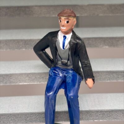 F1148 - Greenhills Scalextric Carrera Painted Trackside Seated Spectator 1.32 Scale - NEW