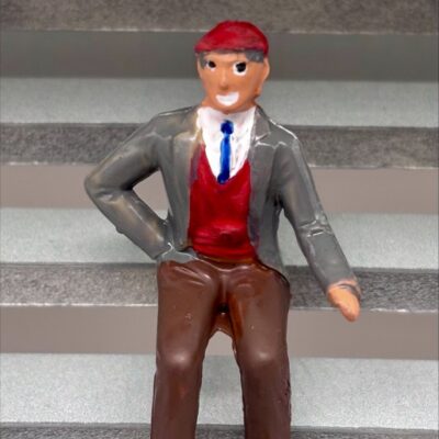 F1149 - Greenhills Scalextric Carrera Painted Trackside Seated Spectator 1.32 Scale - NEW