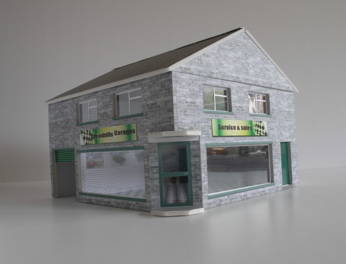 Greenhills Building Greenhills Garages Car Showroom Kit 1:32 Scale - Brand New - MACC1029