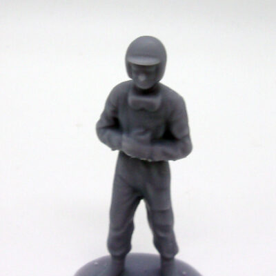 Greenhills Slot Car Vintage Driver in Helmet with Goggles - Unpainted - 1:32 Scale - NEW - GP20