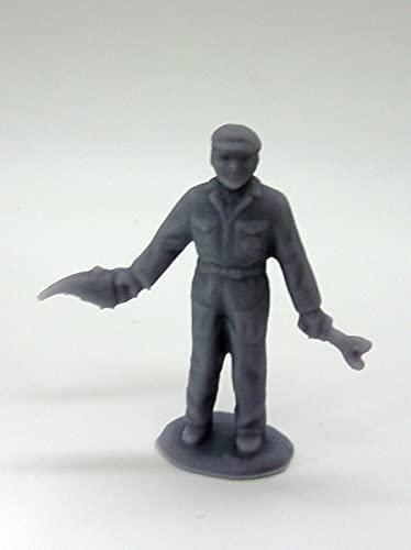 Greenhills Slot Car Vintage Mechanic with Oil Can - Unpainted - 1:32 Scale - NEW - GP22