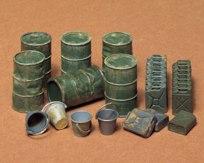 Tamiya Jerry Cans Set 35026 NEW T21